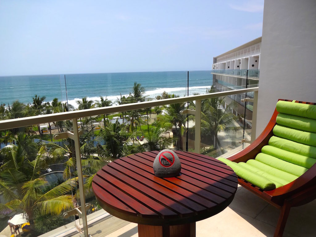 angelas-asia-luxury-travel-blog-best-w-hotel-resort-seminyak-bali-ocean-beach-front-5-star-11