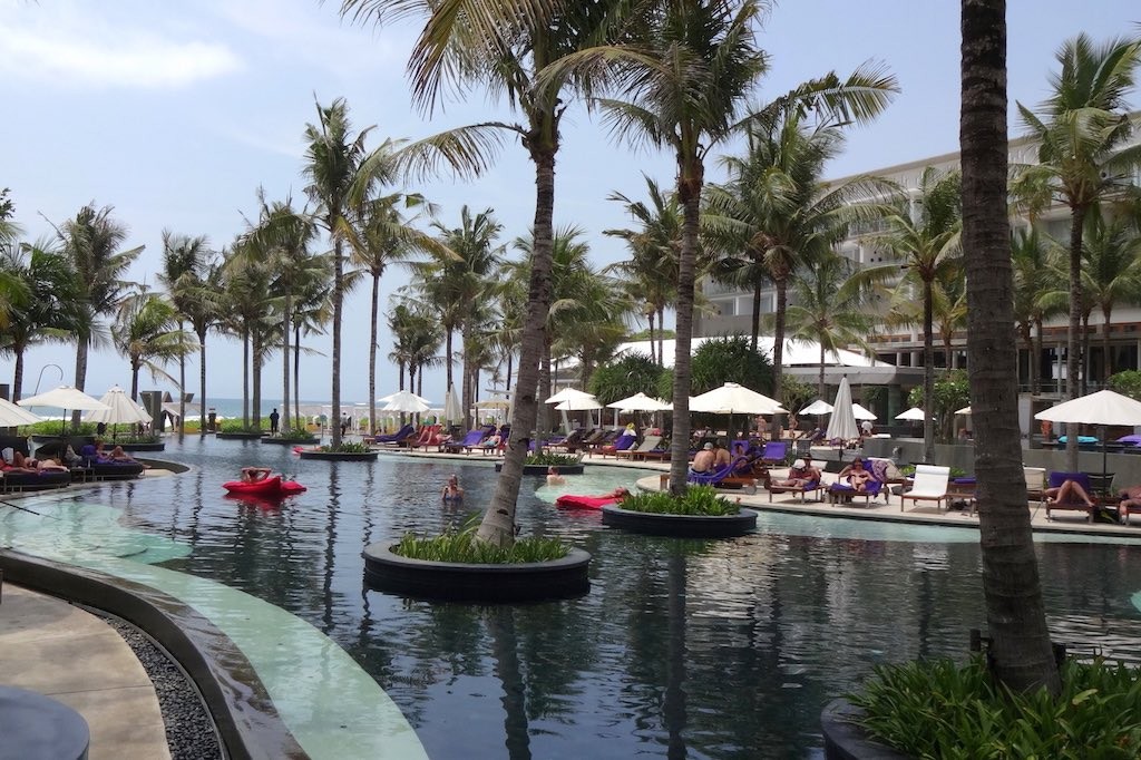 angelas-asia-luxury-travel-blog-best-w-hotel-resort-seminyak-bali-ocean-beach-front-5-star-14
