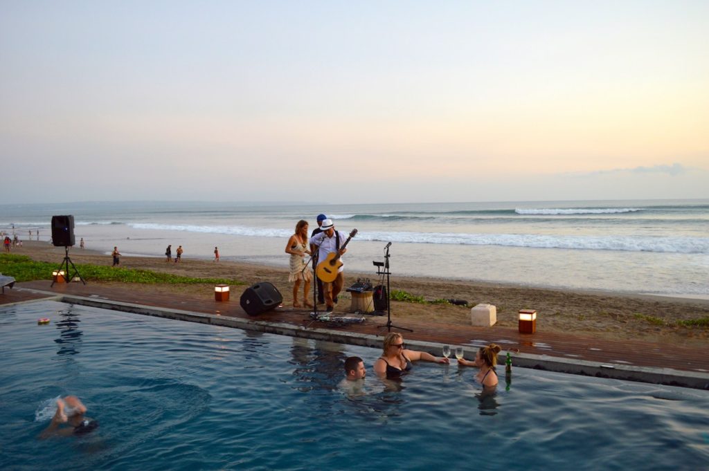 best-bar-sunset-session-on-the-beach-alila-seminyak-bali-angela-carson-luxury-bucket-list-4