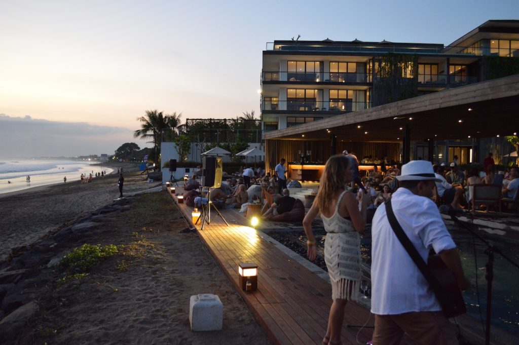 best-bar-sunset-session-on-the-beach-alila-seminyak-bali-angela-carson-luxury-bucket-list-6