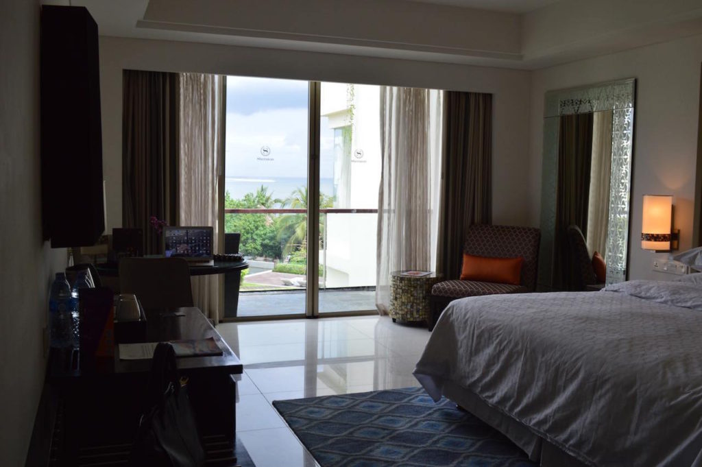 best-5-star-hotel-sheraton-kuta-beach-luxury-oceanfront-suites-video-review-1