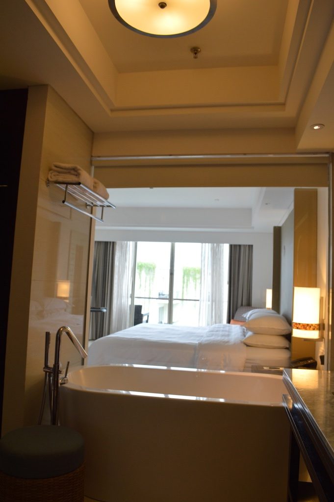 best-5-star-hotel-sheraton-kuta-beach-luxury-oceanfront-suites-video-review-9