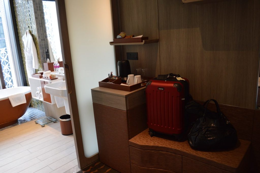 best-hotel-near-singapore-airport-crowne-plaza-changi-asia-luxury-travel-blogger-angela-carson-4