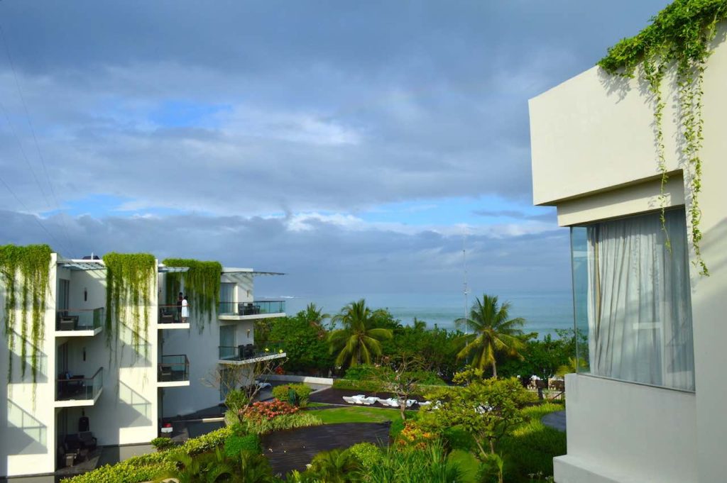best-5-star-hotel-sheraton-kuta-beach-luxury-oceanfront-suites-video-review-35