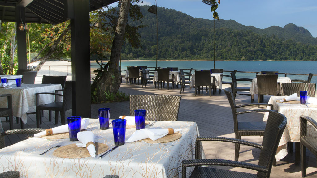 the-andaman-langkawi-best-5-star-hotel-sunset-drinks-tepian-laut-restaurant-angela-carson-travel-blogger-luxurybucketlist