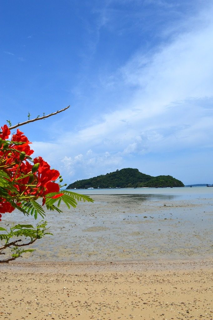 crowne-plaza-phuket-panwa-beach-video-tour-review-expat-angela-asia-luxury-travel-vlogger-4